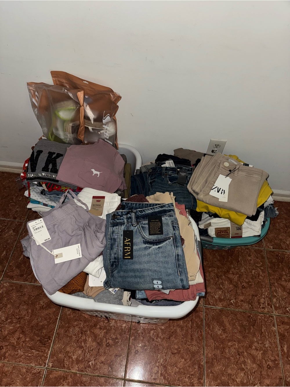 Cloths bundle - Picture 2 of 2